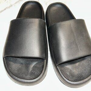 Slides Size 6-6.5 EUC